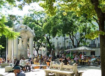 میدان لارگو دو کارمو لیسبون، بنایی شوم دارد!